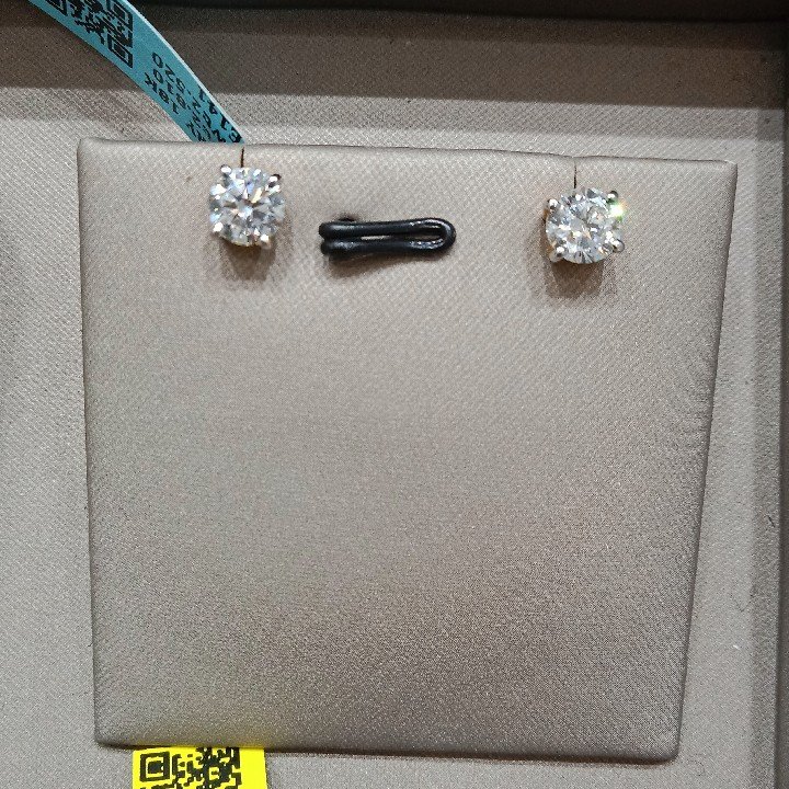 Solitaire Spark Diamond Studs