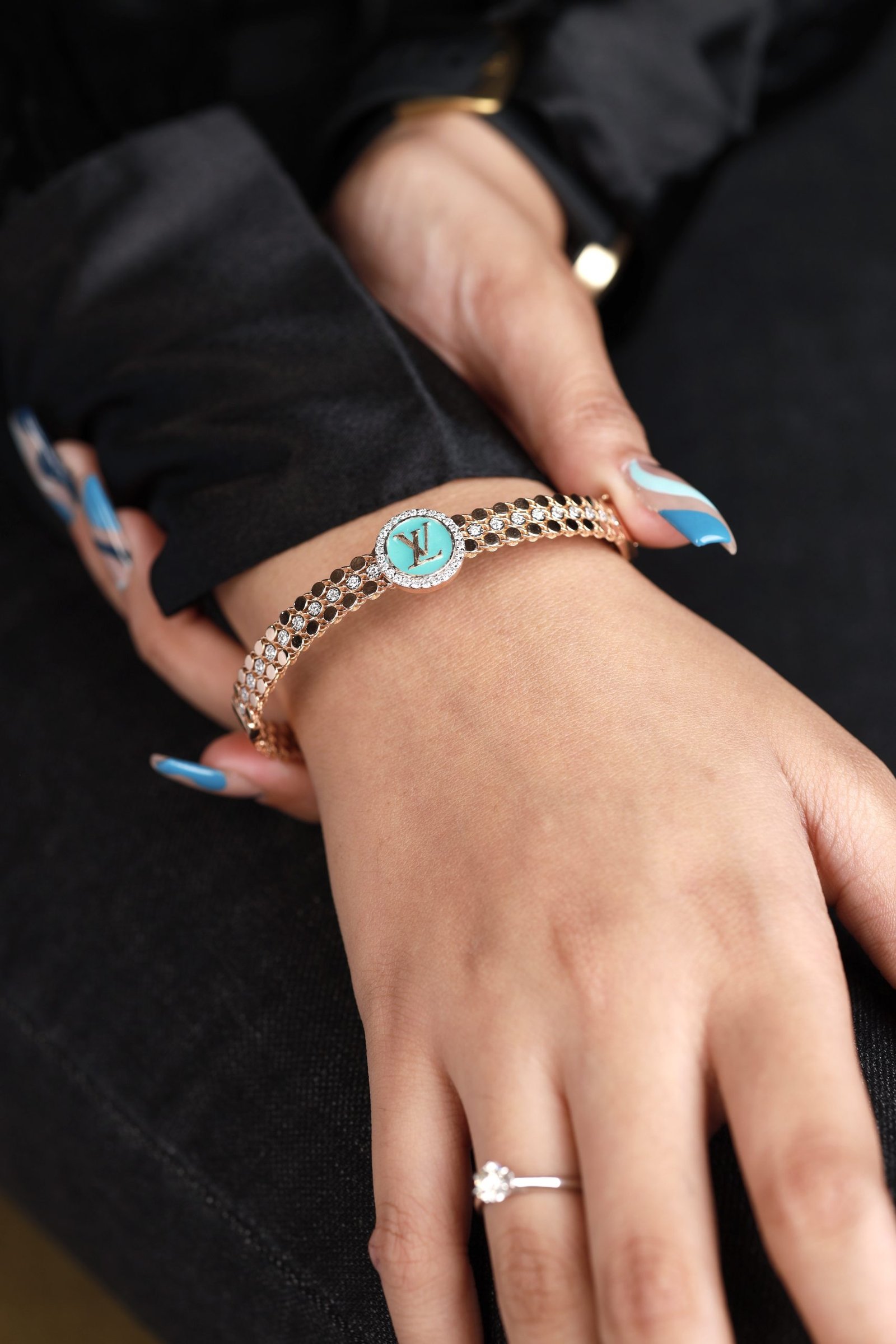 BRACELET